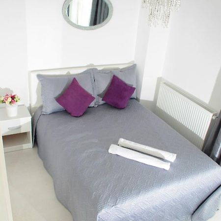 White Luxury Apartment Сібіу Екстер'єр фото